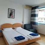 Lira Sto Appartement Pomorie