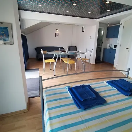 Lira Sto Apartmán