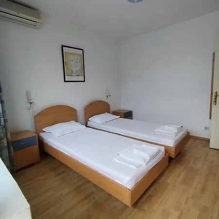 Lira Sto Apartment
