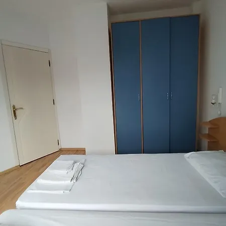 Apartment Lira Sto *