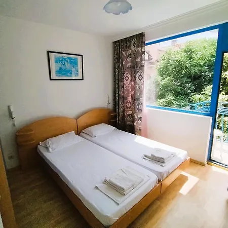 Lira Sto Apartmán *